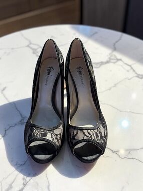 FIONI Clothing Black Lace Peep-Toe Pumps